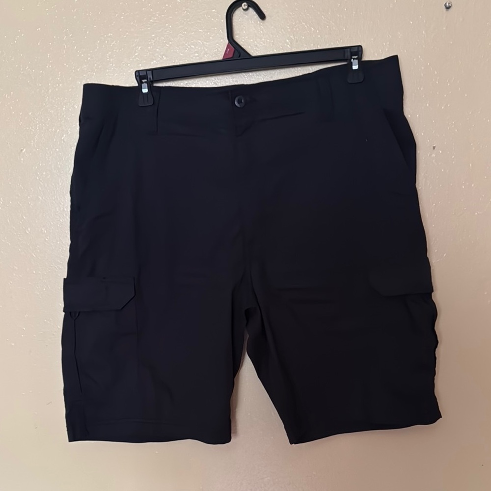 Men’s Lee Black Cargo Shorts Extreme Motion Performance Series Knee-Length
NWOT